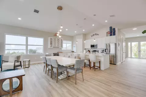 Dining - 30985 Watson Blvd, Big Pine Key, FL 33043 photo 4 of 4