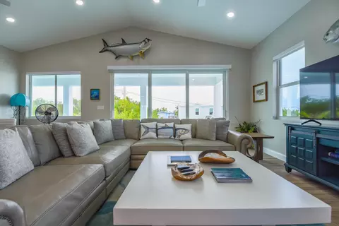 Living - 30985 Watson Blvd, Big Pine Key, FL 33043 photo 4 of 5