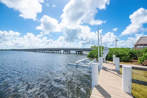 View/Area - 30985 Watson Blvd, Big Pine Key, FL 33043 photo 4 of 8