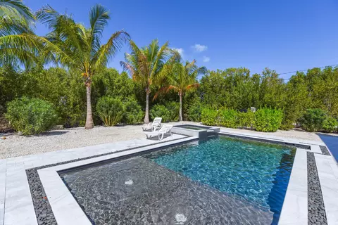 Exterior - 30985 Watson Blvd, Big Pine Key, FL 33043 photo 10 of 21
