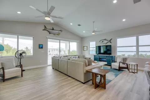 Living - 30985 Watson Blvd, Big Pine Key, FL 33043 photo 2 of 5