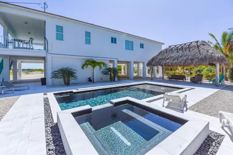 Exterior - 30985 Watson Blvd, Big Pine Key, FL 33043 photo 12 of 21