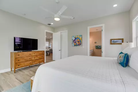 Bedroom - 30985 Watson Blvd, Big Pine Key, FL 33043 photo 2 of 7