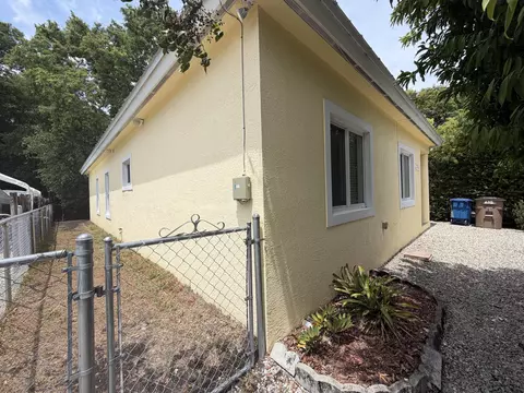 Exterior - 635 Cabrera St, Key Largo, FL 33037 photo 2 of 4