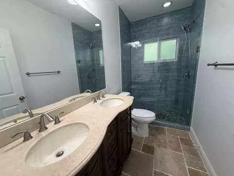 Bath - 635 Cabrera St, Key Largo, FL 33037 photo 2 of 2