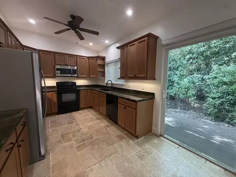 Kitchen - 635 Cabrera St, Key Largo, FL 33037 photo 3 of 3