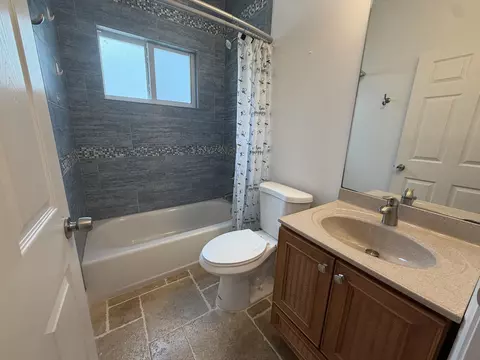 Bath - 635 Cabrera St, Key Largo, FL 33037 photo 1 of 2