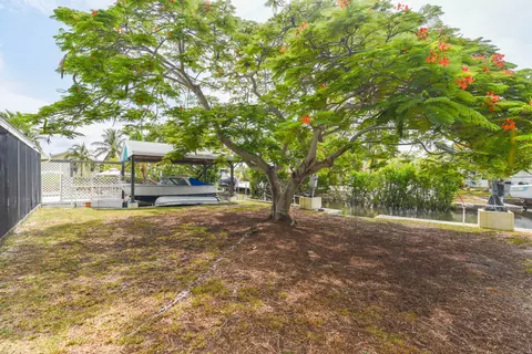 Exterior - 1817 Watson Blvd, Big Pine Key, FL 33043 photo 9 of 25