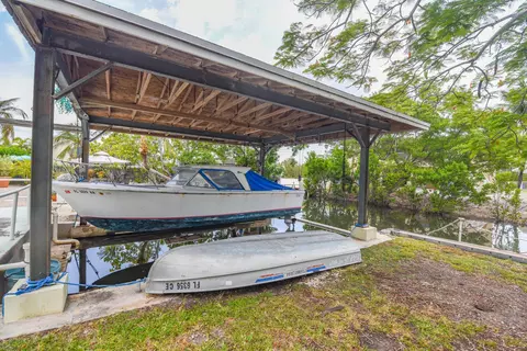 Exterior - 1817 Watson Blvd, Big Pine Key, FL 33043 photo 4 of 25