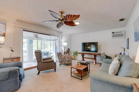 Living - 1817 Watson Blvd, Big Pine Key, FL 33043 photo 2 of 4