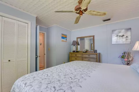Bedroom - 1817 Watson Blvd, Big Pine Key, FL 33043 photo 2 of 4