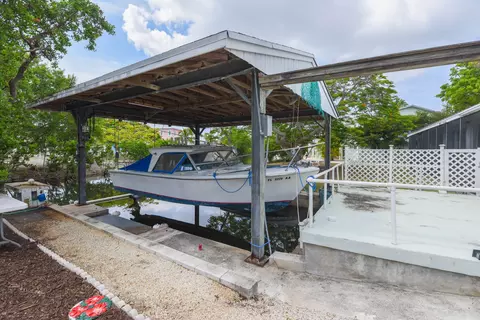 Exterior - 1817 Watson Blvd, Big Pine Key, FL 33043 photo 3 of 25