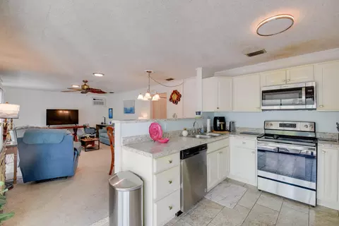 Kitchen - 1817 Watson Blvd, Big Pine Key, FL 33043 photo 1 of 2