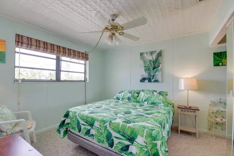 Bedroom - 1817 Watson Blvd, Big Pine Key, FL 33043 photo 3 of 4