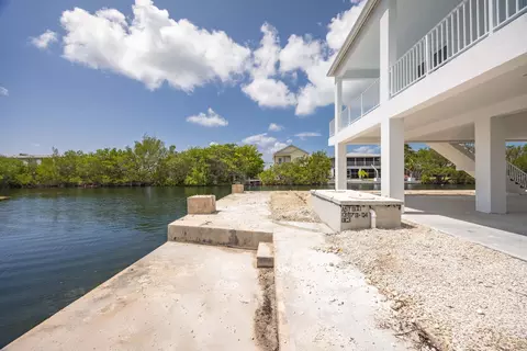 Exterior - 281 Pelican Ln, Big Pine Key, FL 33043 photo 2 of 6