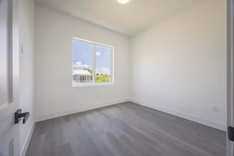 Bedroom - 281 Pelican Ln, Big Pine Key, FL 33043 photo 4 of 7