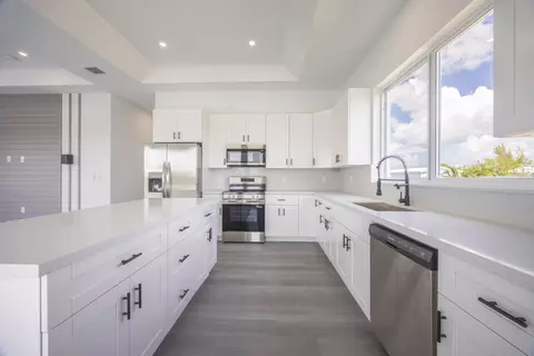 Kitchen - 281 Pelican Ln, Big Pine Key, FL 33043 photo 1 of 4