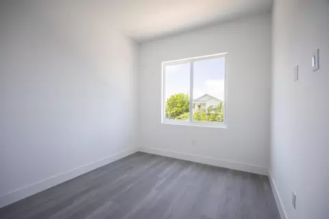 Bedroom - 281 Pelican Ln, Big Pine Key, FL 33043 photo 1 of 7