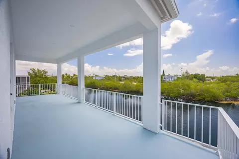 Exterior - 281 Pelican Ln, Big Pine Key, FL 33043 photo 4 of 6