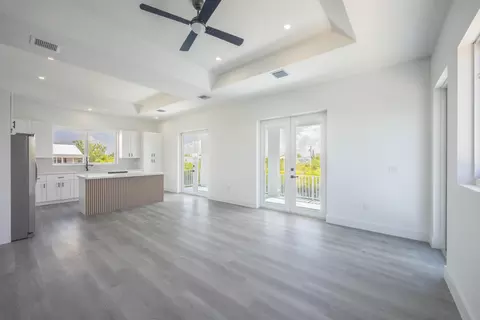 Living - 281 Pelican Ln, Big Pine Key, FL 33043 photo 4 of 4