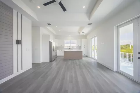 Living - 281 Pelican Ln, Big Pine Key, FL 33043 photo 2 of 4