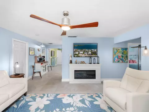Living - 1657 Watson Blvd, Big Pine Key, FL 33043 photo 2 of 5