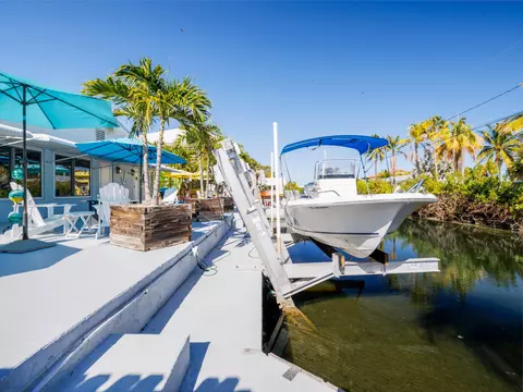 Exterior - 1657 Watson Blvd, Big Pine Key, FL 33043 photo 3 of 10