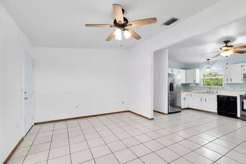 Living - 1821 Bittersweet Ave, Big Pine Key, FL 33043 photo 3 of 4