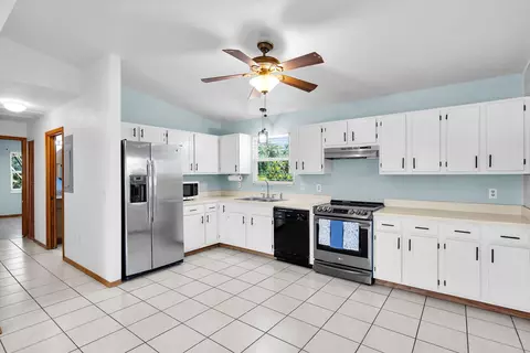 Kitchen - 1821 Bittersweet Ave, Big Pine Key, FL 33043 photo 1 of 4