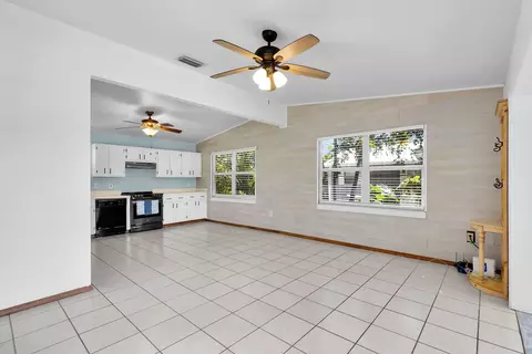 Living - 1821 Bittersweet Ave, Big Pine Key, FL 33043 photo 2 of 4