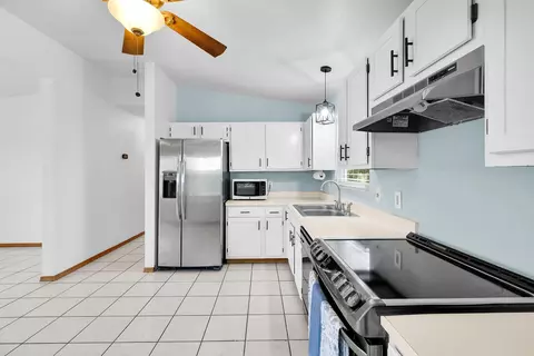 Kitchen - 1821 Bittersweet Ave, Big Pine Key, FL 33043 photo 4 of 4