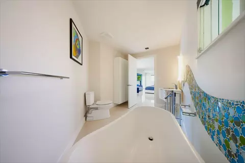 Bath - 108 Sunset Dr, Marathon, FL 33050 photo 4 of 6