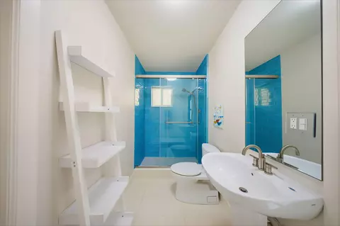 Bath - 108 Sunset Dr, Marathon, FL 33050 photo 6 of 6