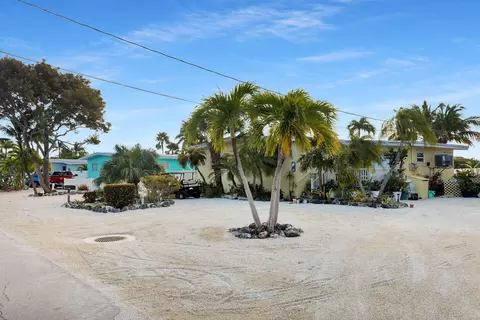 Exterior - 17 Manowar Dr, Marathon, FL 33050 photo 2 of 3