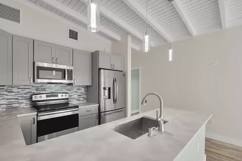 Kitchen - 17 Manowar Dr, Marathon, FL 33050 photo 1 of 2