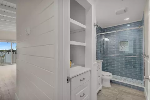 Bath - 17 Manowar Dr, Marathon, FL 33050 photo 1 of 2
