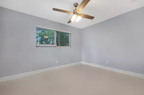 Bedroom - 980 Oleander Rd, Key Largo, FL 33037 photo 4 of 7