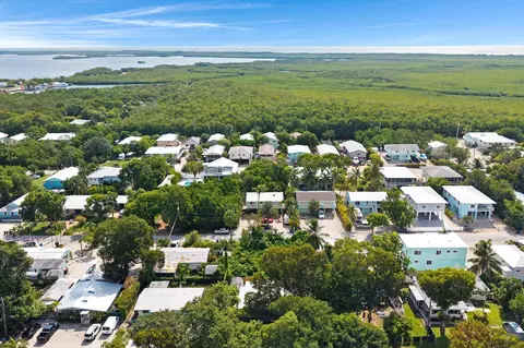 View/Area - 980 Oleander Rd, Key Largo, FL 33037 photo 2 of 7