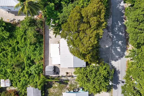 View/Area - 980 Oleander Rd, Key Largo, FL 33037 photo 3 of 7