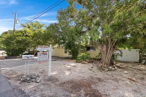 Exterior - 980 Oleander Rd, Key Largo, FL 33037 photo 3 of 10