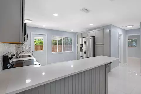 Kitchen - 980 Oleander Rd, Key Largo, FL 33037 photo 3 of 5