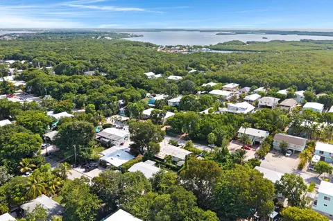View/Area - 980 Oleander Rd, Key Largo, FL 33037 photo 6 of 7