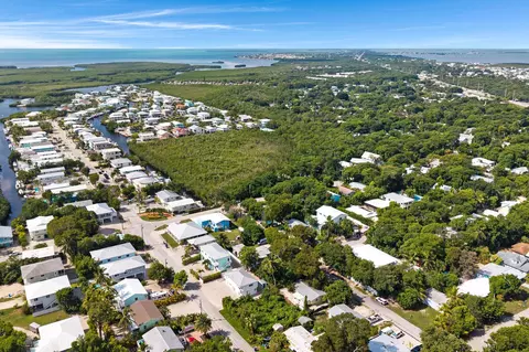 View/Area - 980 Oleander Rd, Key Largo, FL 33037 photo 5 of 7
