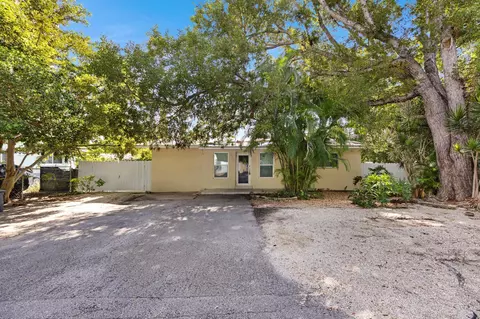Exterior - 980 Oleander Rd, Key Largo, FL 33037 photo 2 of 10