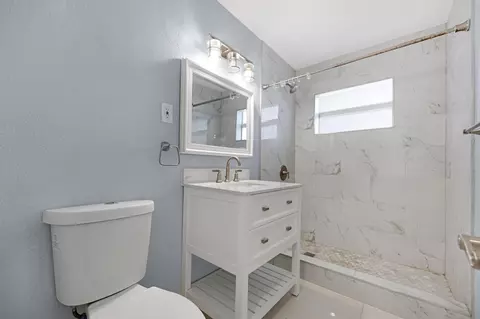 Bath - 980 Oleander Rd, Key Largo, FL 33037 photo 1 of 3