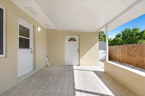 Exterior - 980 Oleander Rd, Key Largo, FL 33037 photo 7 of 10