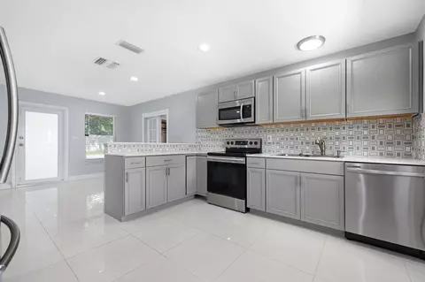 Kitchen - 980 Oleander Rd, Key Largo, FL 33037 photo 5 of 5