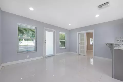 Living - 980 Oleander Rd, Key Largo, FL 33037 photo 1 of 1