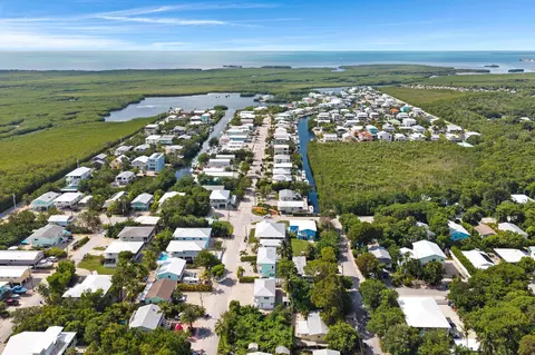View/Area - 980 Oleander Rd, Key Largo, FL 33037 photo 4 of 7