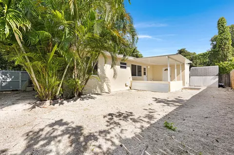 Exterior - 980 Oleander Rd, Key Largo, FL 33037 photo 6 of 10